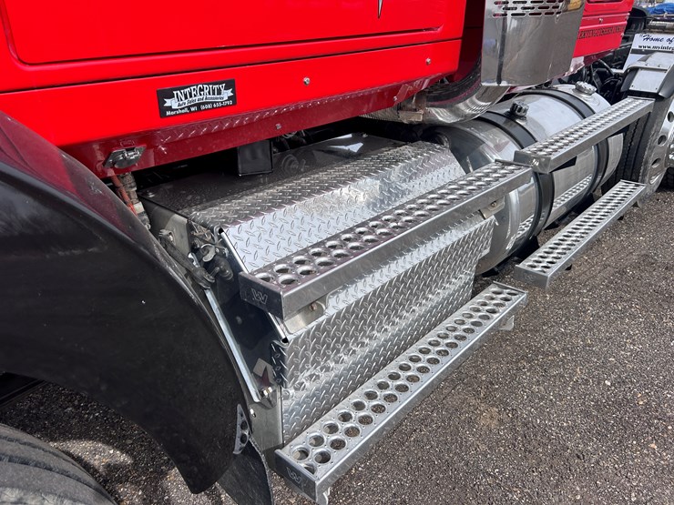 #1009-•-2012-western-star-conventional-4-sleeper-cab-truck-tractor-image-9