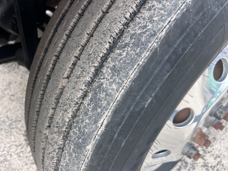 1998-peterbilt-379-image-81