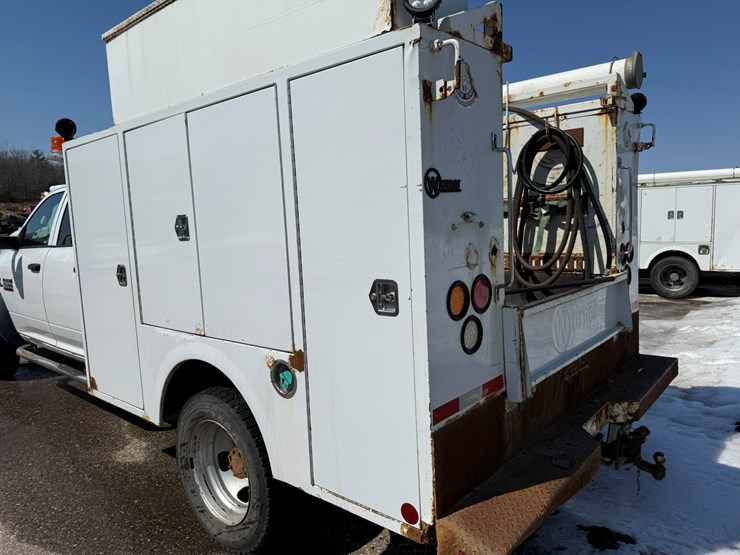 #1063-•-2014-ram-5500-heavy-duty-service-truck-image-12