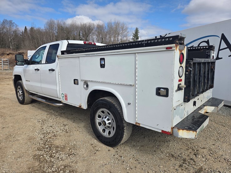 2018-chevrolet-3500-image-3