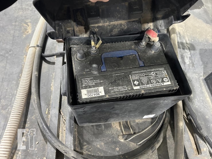 portable-water-tank-w/pump-image-16