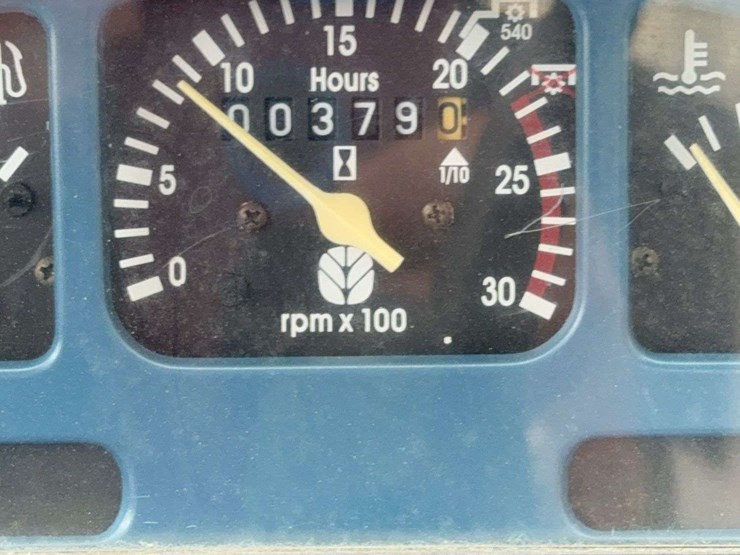 new-holland-tt55-image-22