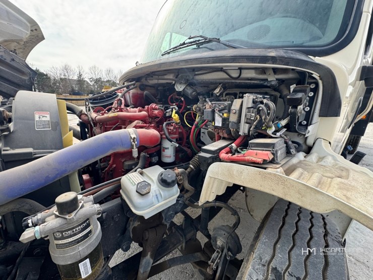 2023-freightliner-m2-106-image-42