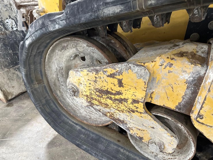 2023-caterpillar-259d3-image-30