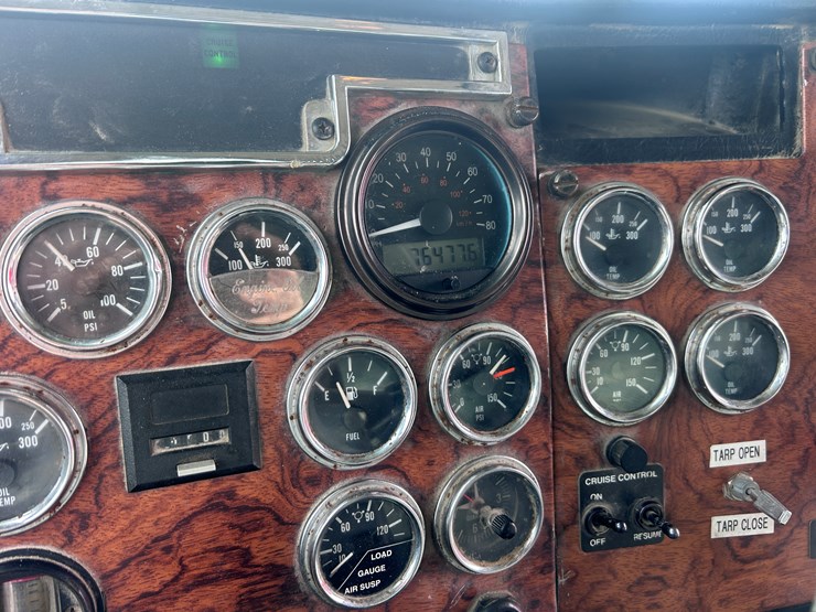 1999-peterbilt-379-image-52