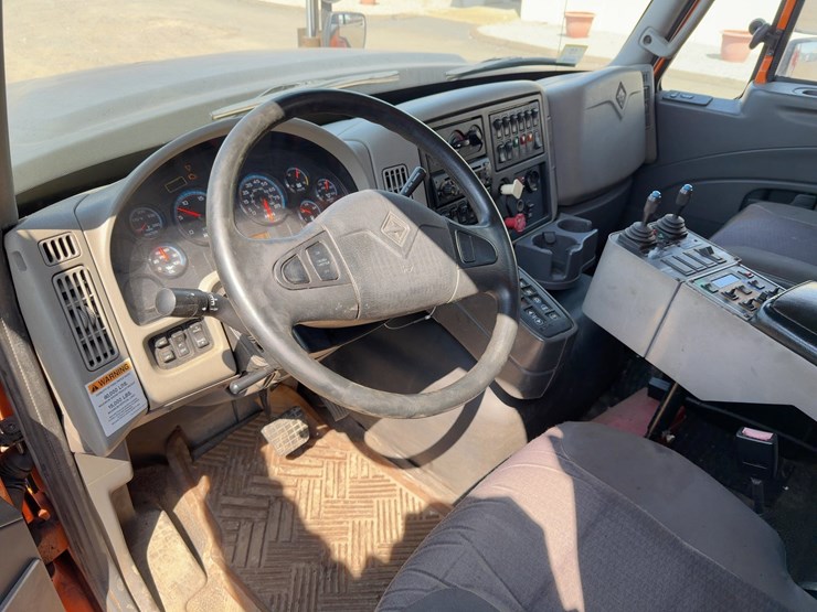 2012-international-7600-image-25