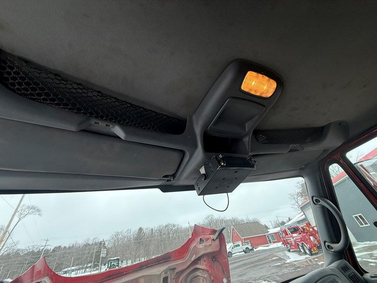 #1052-•-2007-international-7600sfa-tri-axle-dump-truck-image-40