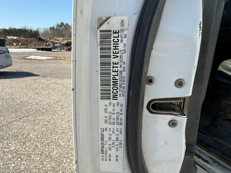 #1062-•-2015-ram-5500-heavy-duty-service-truck-image-44