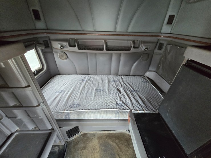 2007-peterbilt-387-image-92