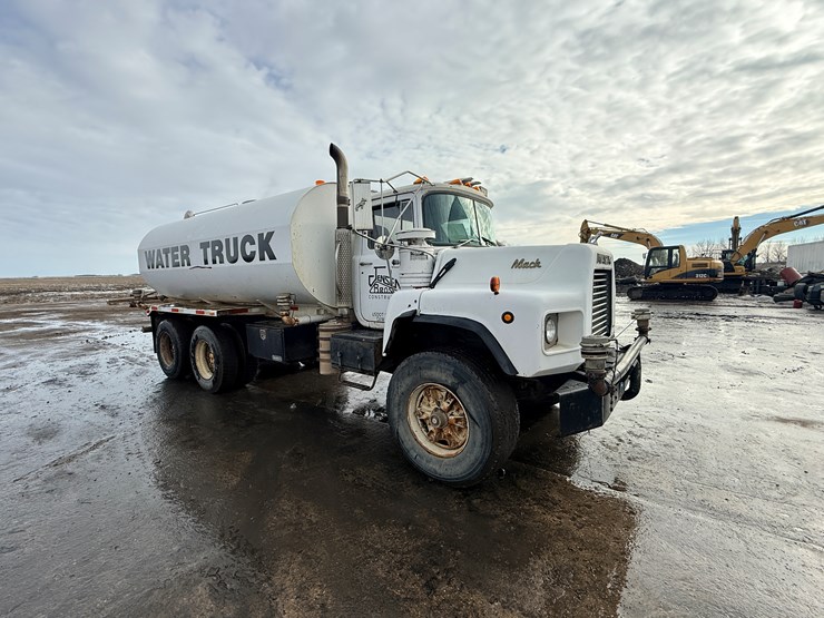 1988-mack-dm690s-image-7