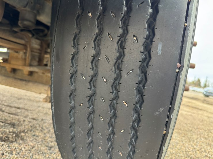 2005-gmc-t7500-image-58