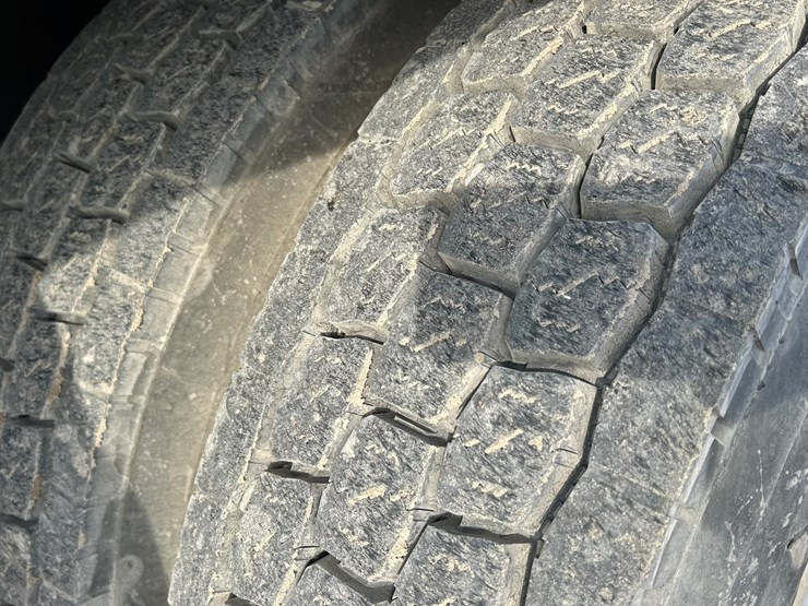 #2237-•-2006-mack-tri-axle-concrete-placement-truck-image-96