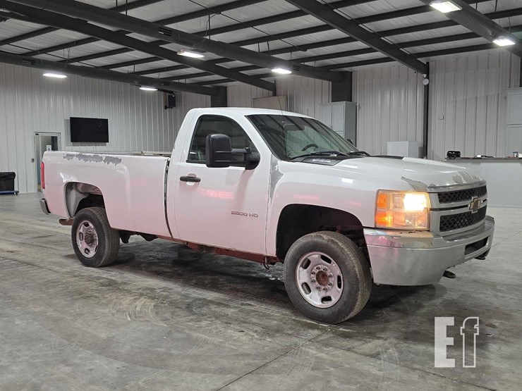 2014-chevrolet-2500hd-image-2