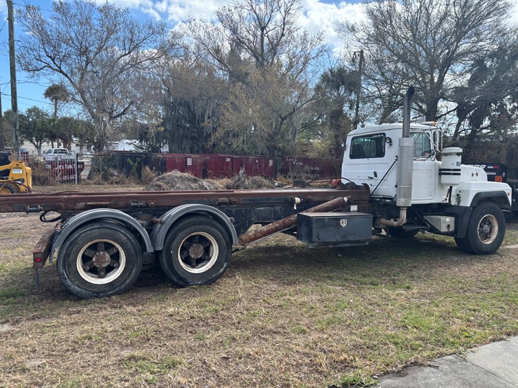 1999-mack-rd600-image-5