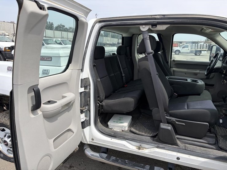 2012-gmc-sierra-2500-image-10