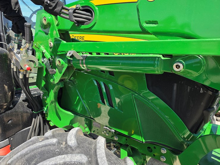 2021-john-deere-6140m-image-8