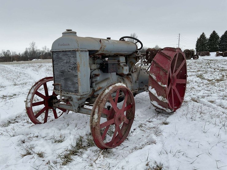 fordson-with-mounted-plow-image-1