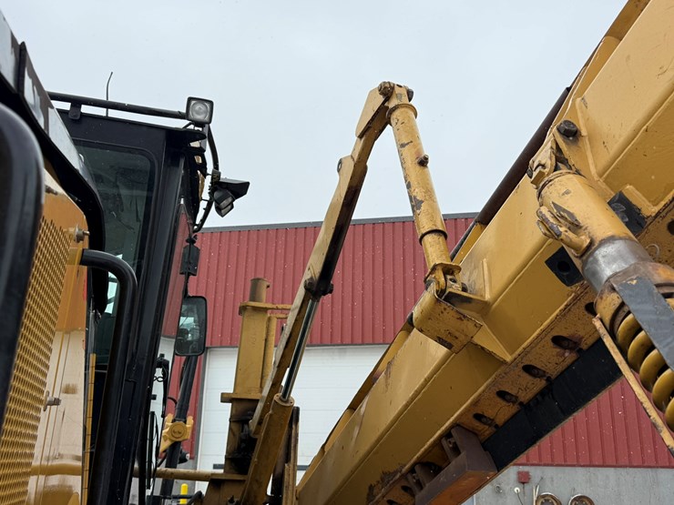 caterpillar-160m-image-59