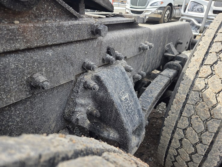 2007-peterbilt-579-image-22