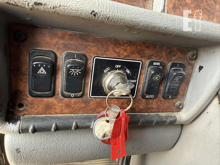 2005-kenworth-w900-image-46