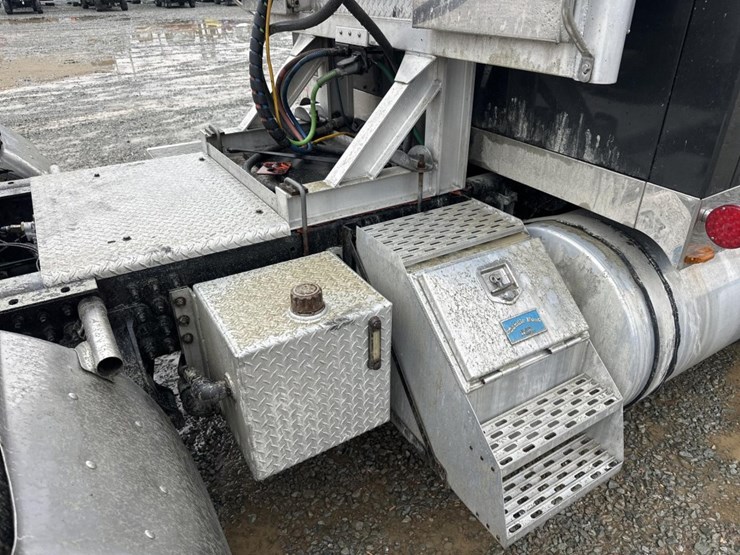 2009-massey-ferguson-8-image-17