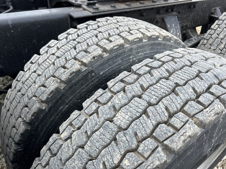 2015-kenworth-t680-image-86