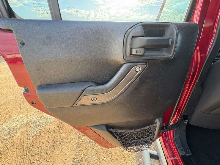 2013-jeep-wrangler-sport-image-14