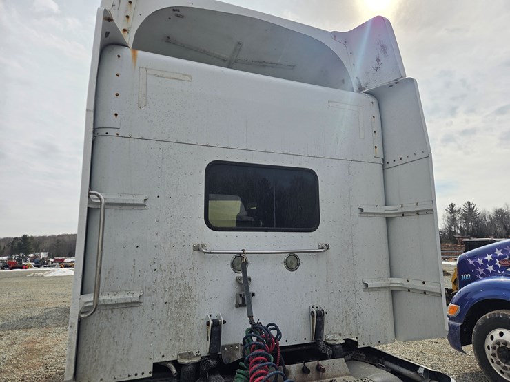 2007-peterbilt-579-image-18