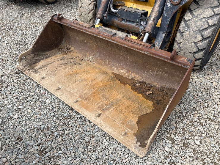 2020-deere-332g-image-9