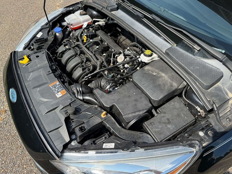 2017-ford-focus-4-door-sedan-(42,593-miles)-image-9