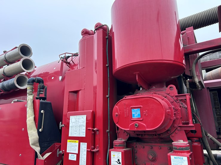 #1690-•-2013-international-7500-6x4-hydro-excavation-truck-image-32