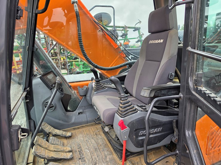 2022-doosan-dx225-lc-image-10