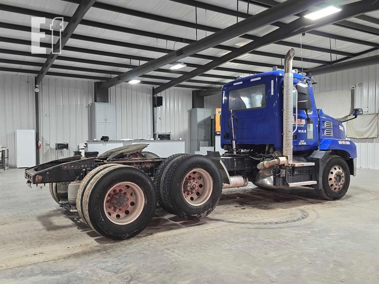 2020-mack-anthem-62t-image-3