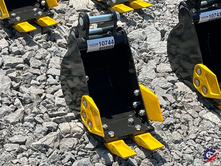 unused-2026-ce-8"-toothed-bucket-image-7