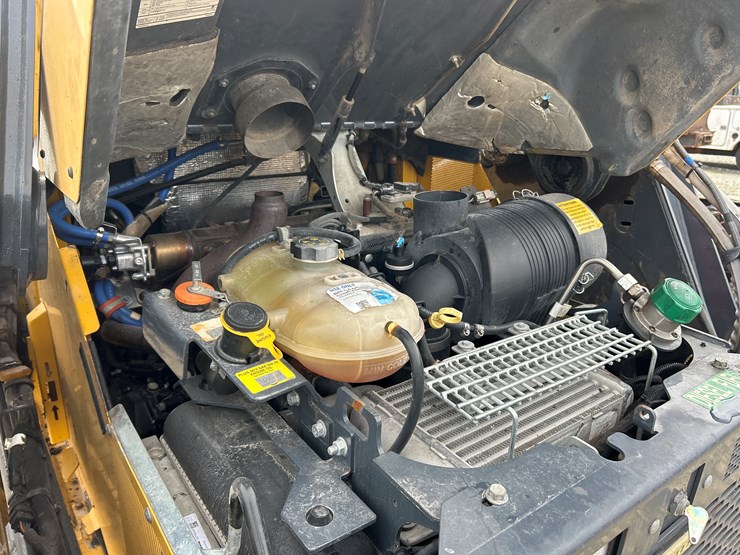 2020-deere-332g-image-31