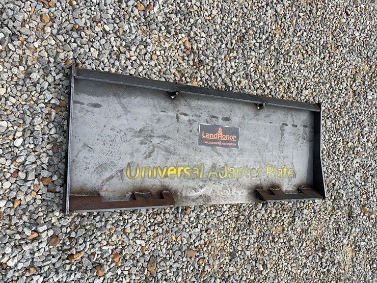land-honor-skid-steer-universal-adapter-plate-image-2