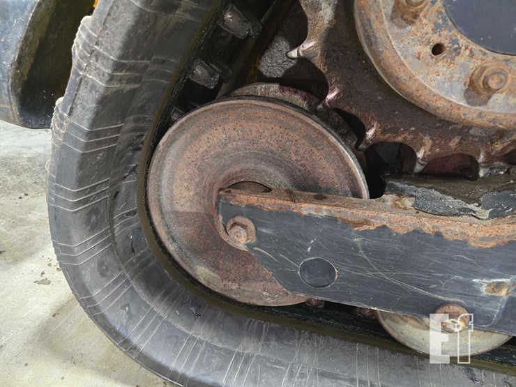 2022-jcb-3ts-8t-image-31