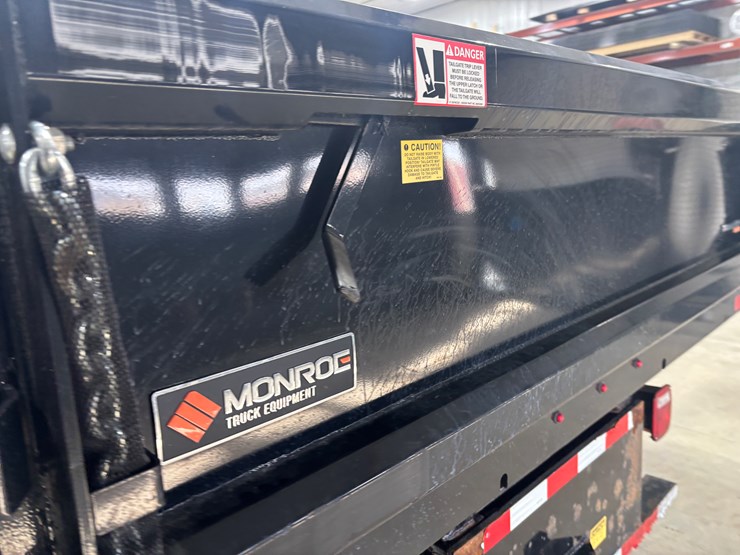 2022-ford-f550-sd-image-55