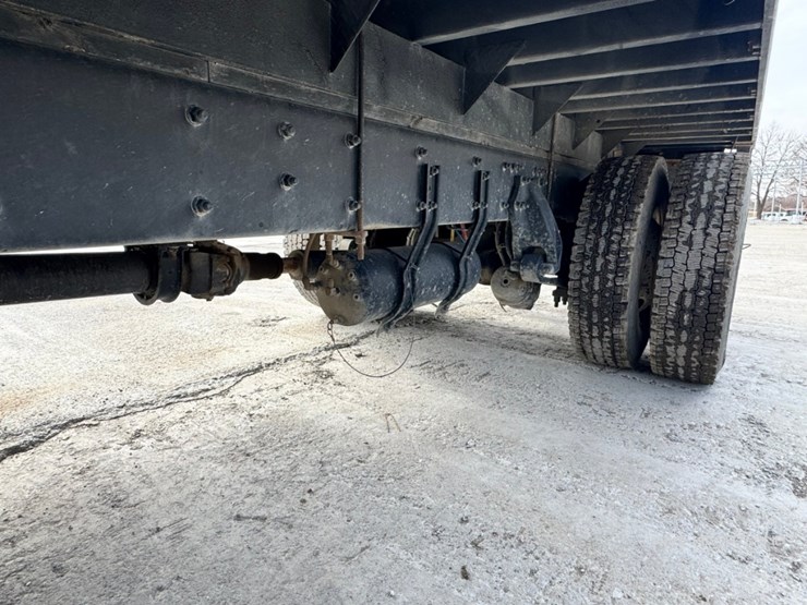 2023-freightliner-m2-106-image-38