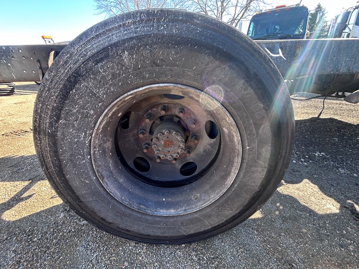 #1694-•-2004-isuzu-cab-and-chassis-image-58