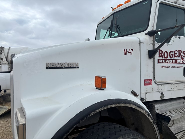 2004-kenworth-w900-image-9