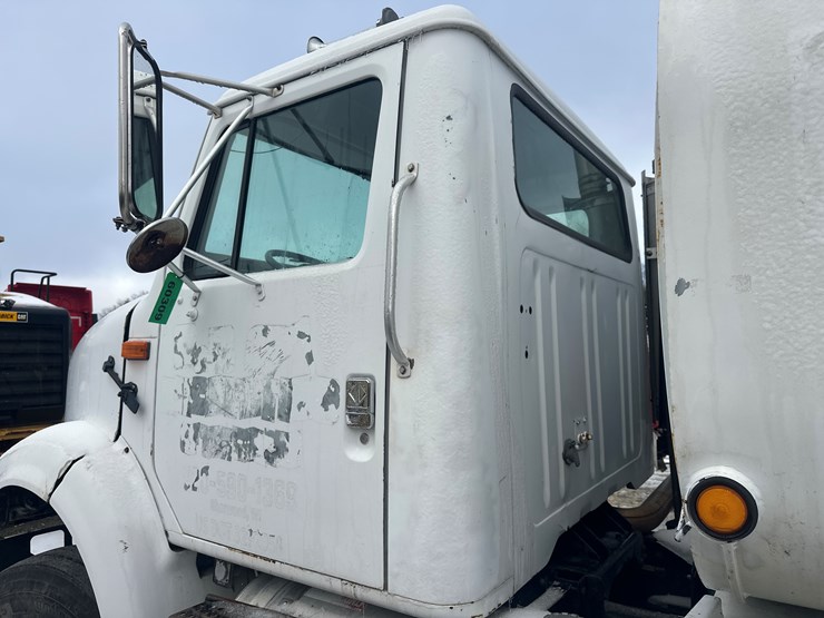 1995-international-8100-image-16