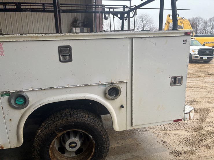 2013-chevrolet-3500-image-47