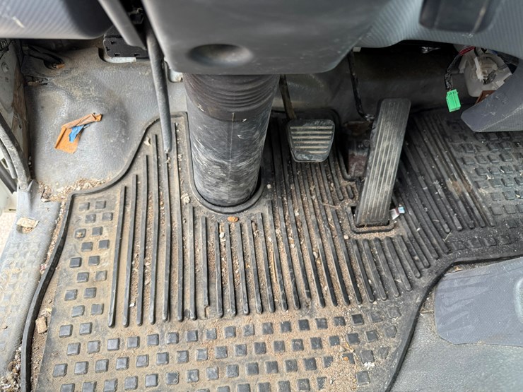 2019-isuzu-nrr-image-41