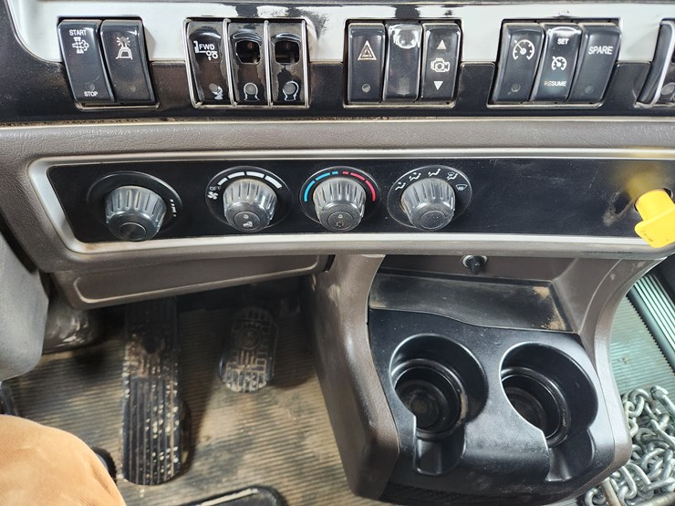 2014-kenworth-t800-image-22