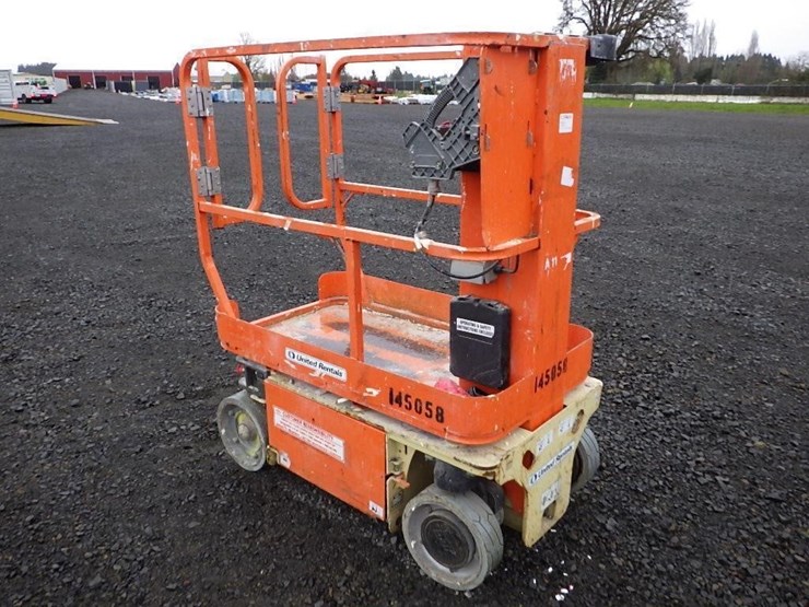 2014-jlg-1230es-image-3