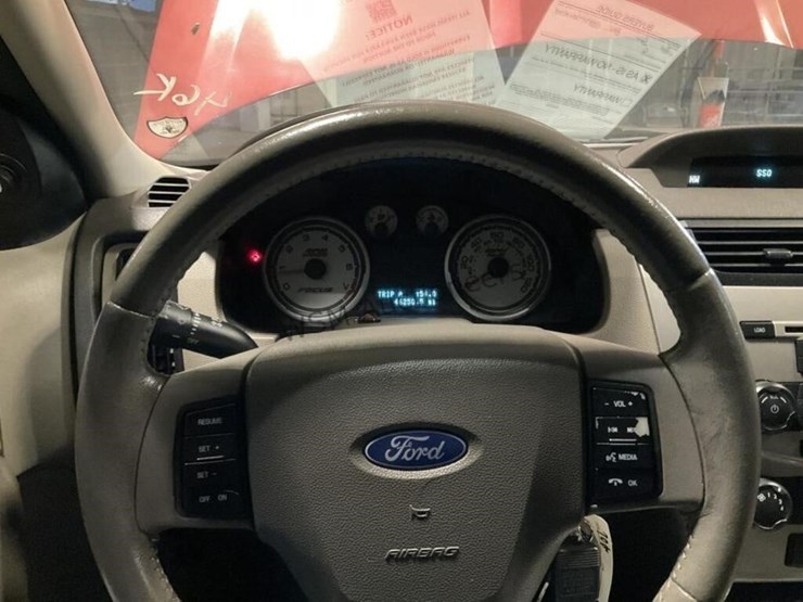2011-ford-focus-se-sdn-image-15