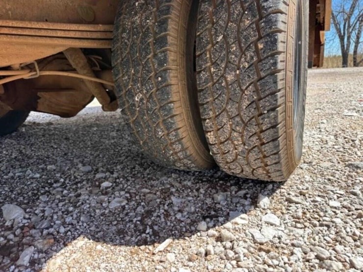 2001-gmc-3500-image-10