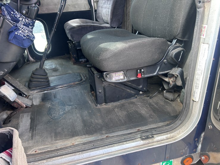 2000-peterbilt-379-image-43