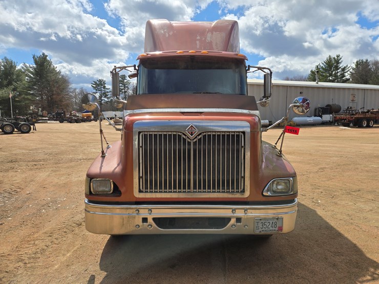 #1515-•-2005-international-9400i6x4-sleeper-cab-truck-tractor-image-7